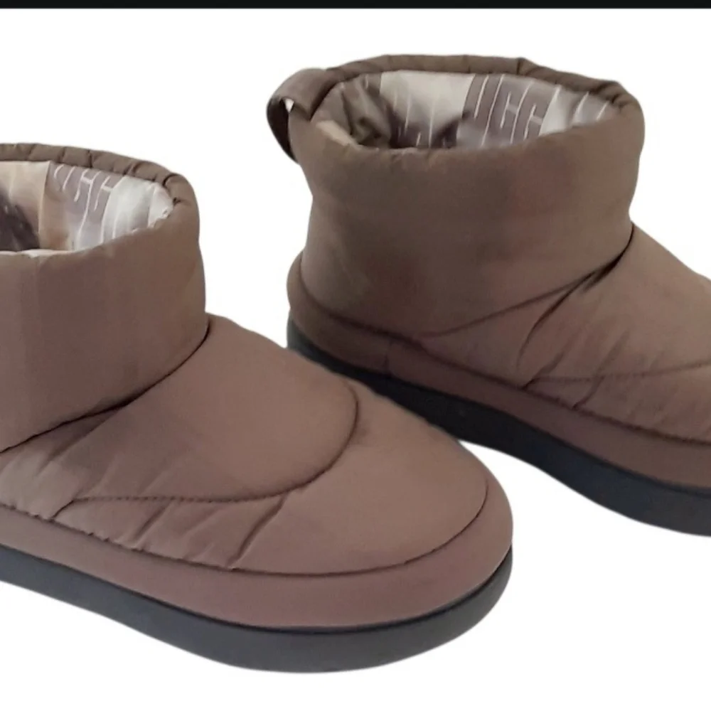 UGG Classic Maxi Mini boots -walnut brown. Womens  Size 8
